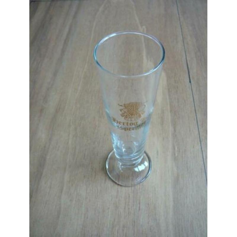 bierglas op voet Hertog Jan speciaal