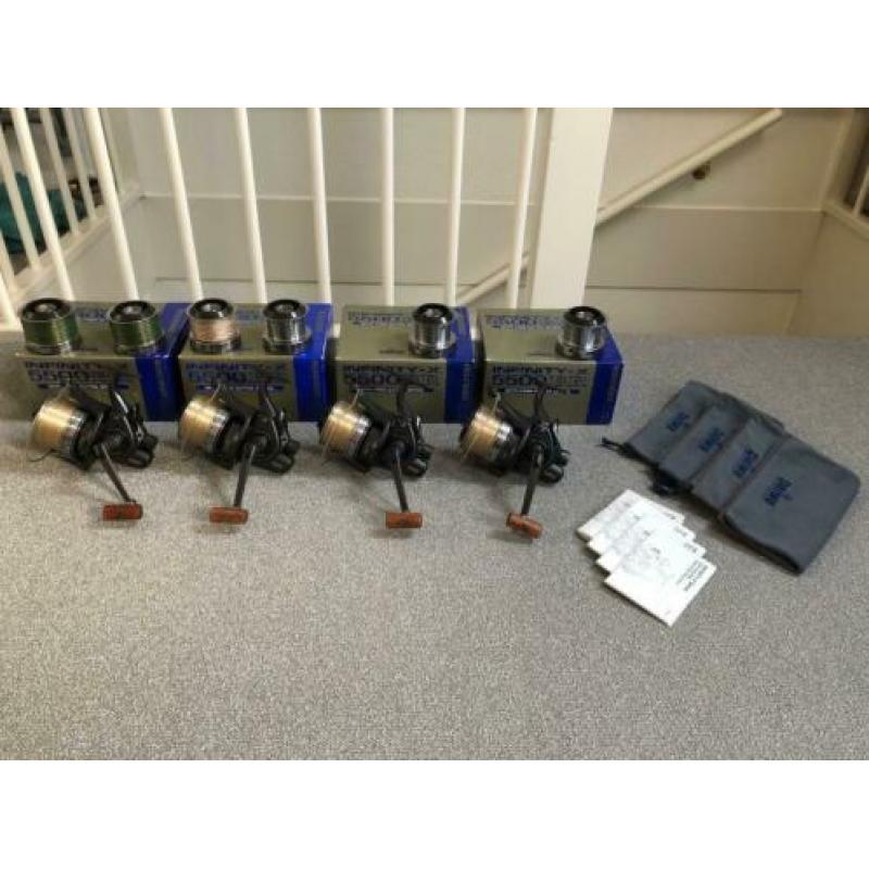 4 x Daiwa Infinity X BR-5500 + res spoelen ZEER NETTE STAAT!