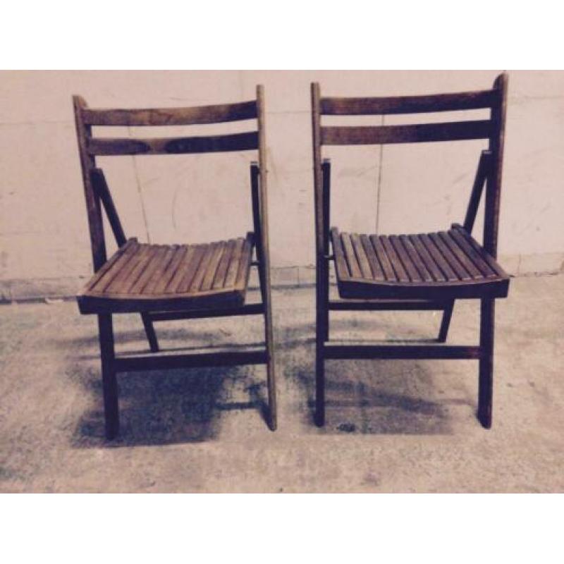 2 oude houten klapstoelen goede zit