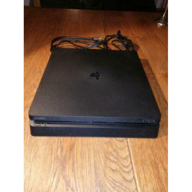 Playstation 4, 500GB Slim incl 2 controllers+7 games te koop