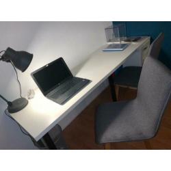 Wit Ikea bureau met open kastje. 60x200x74