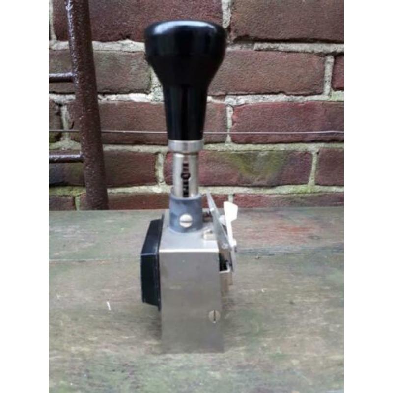 Numeroteur, doornummerende stempel, cijfer stempel, nummer 4