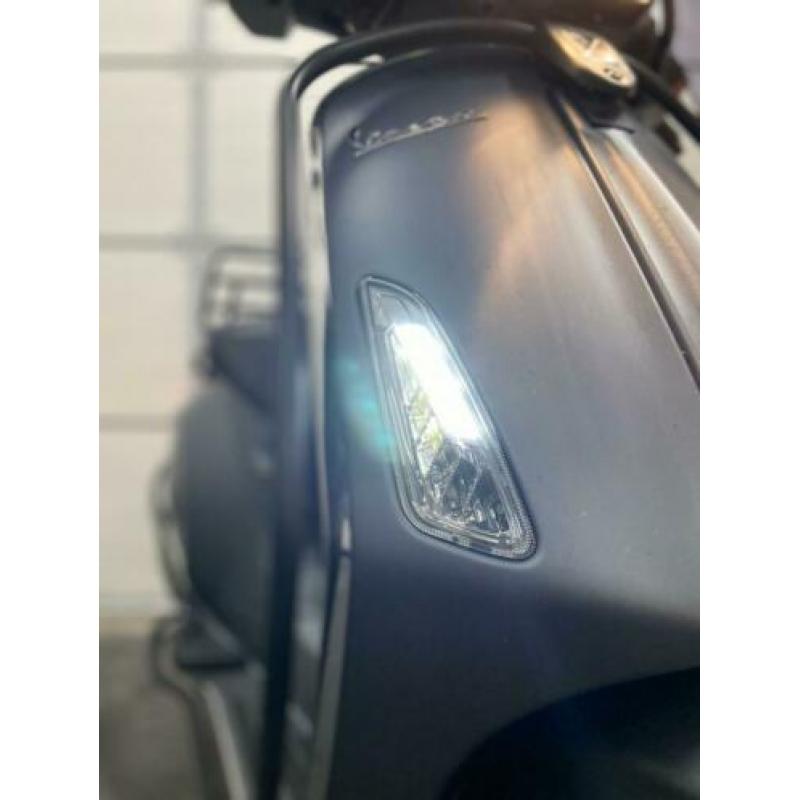 Vespa sprint 2017 Full option! “Louis Vuitton” VERKOCHT!!!