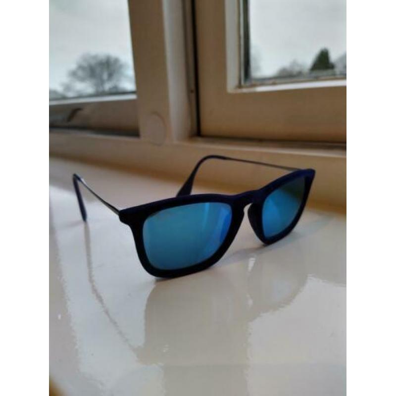 Ray-Ban zonnebril 4187 Chris Blue Velvet