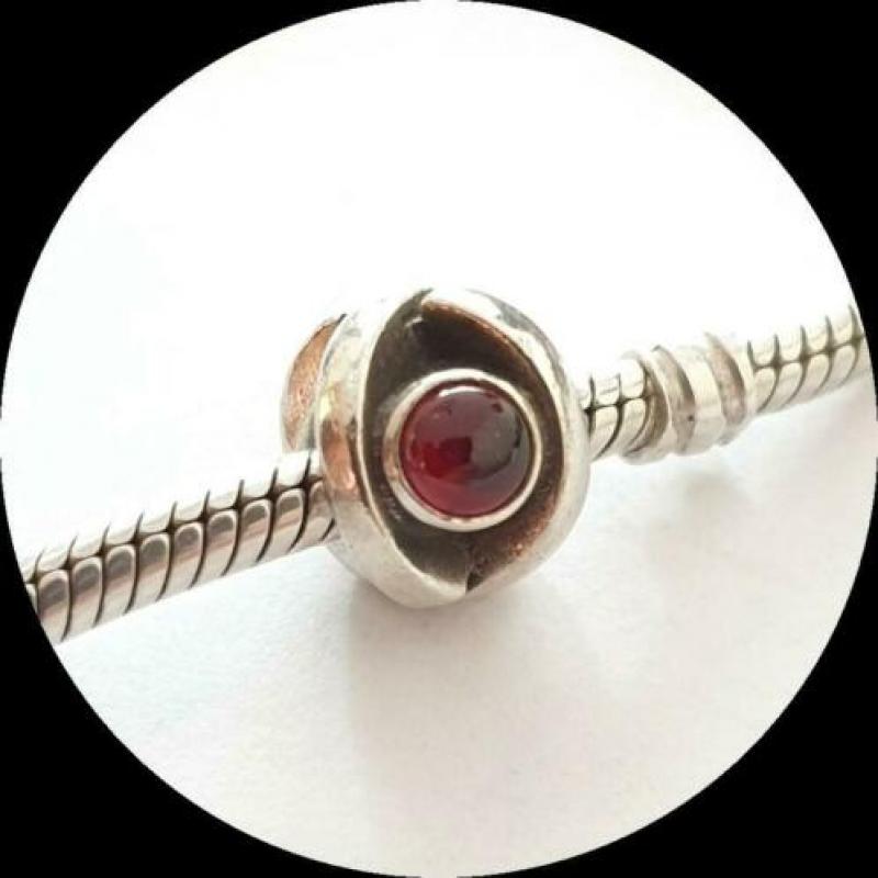 Pandora Eye 790127GR / Granaat / zilveren bedel