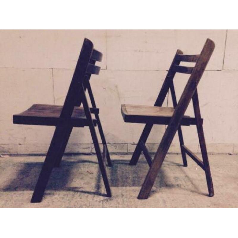 2 oude houten klapstoelen goede zit