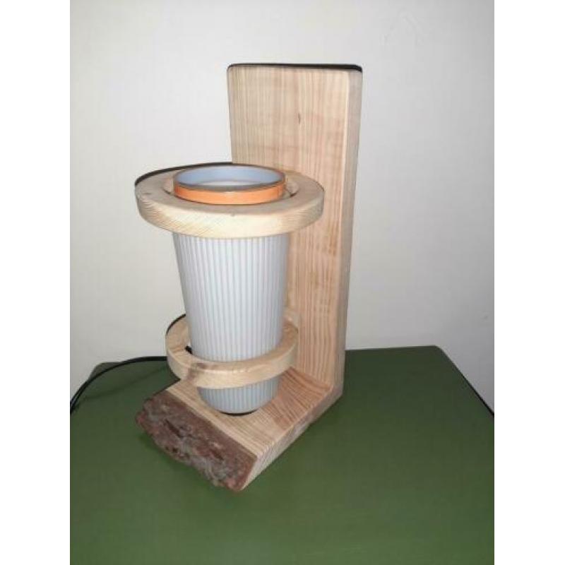 Leuke originele lamp van oude glazen kap