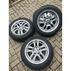 BMW 3 serie winterbanden en velgen 4.0 mm 16 inch .
