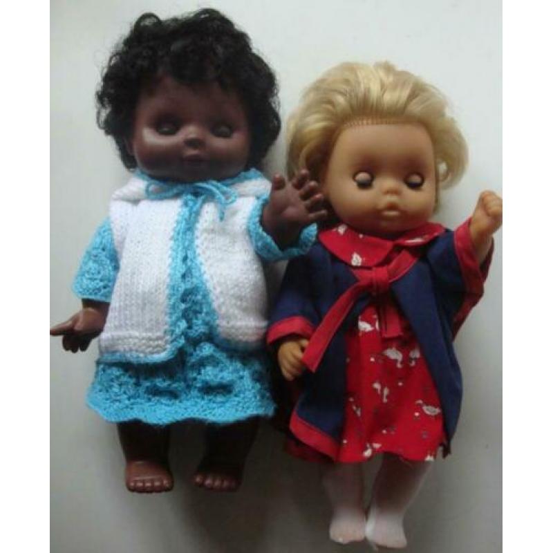 2 jaren 60 retro plastic poppen, donker en blond, schoon