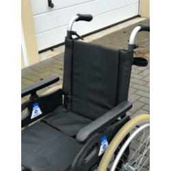 Rolstoel volrubber banden nooit meer pompen