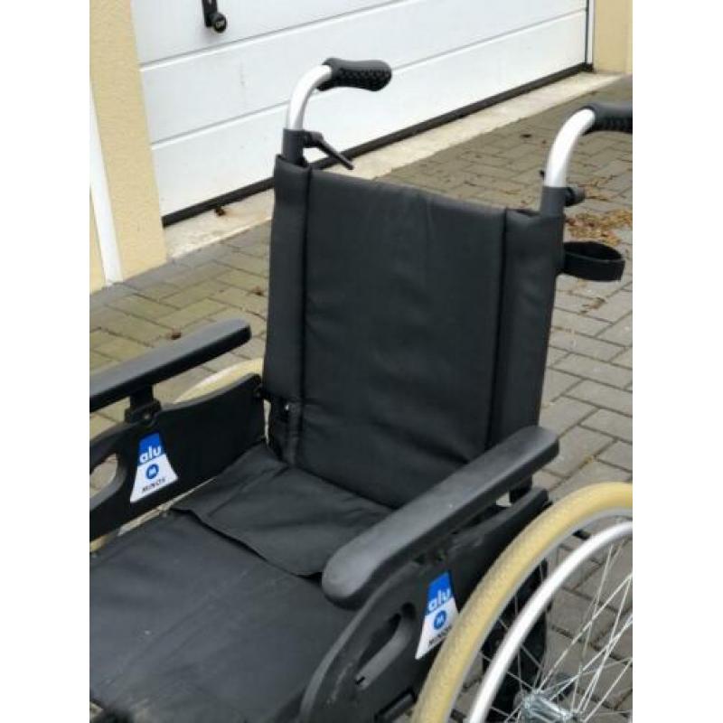 Rolstoel volrubber banden nooit meer pompen