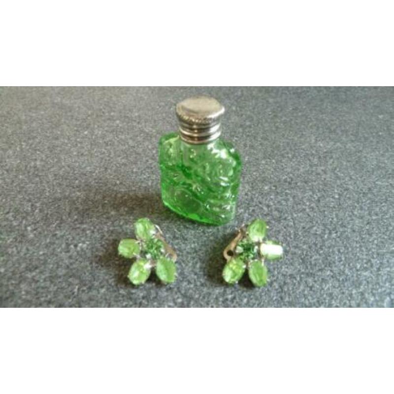 Parfumflesje met oorclips
