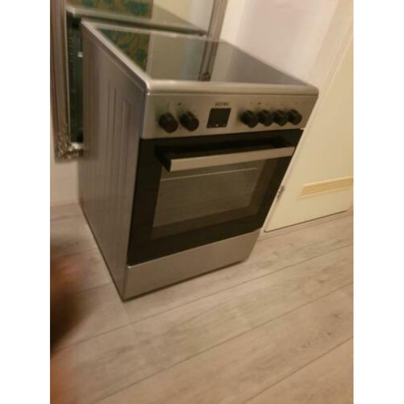 GOED LEZEN! Koenic electrische fornuis OVEN DEFECT