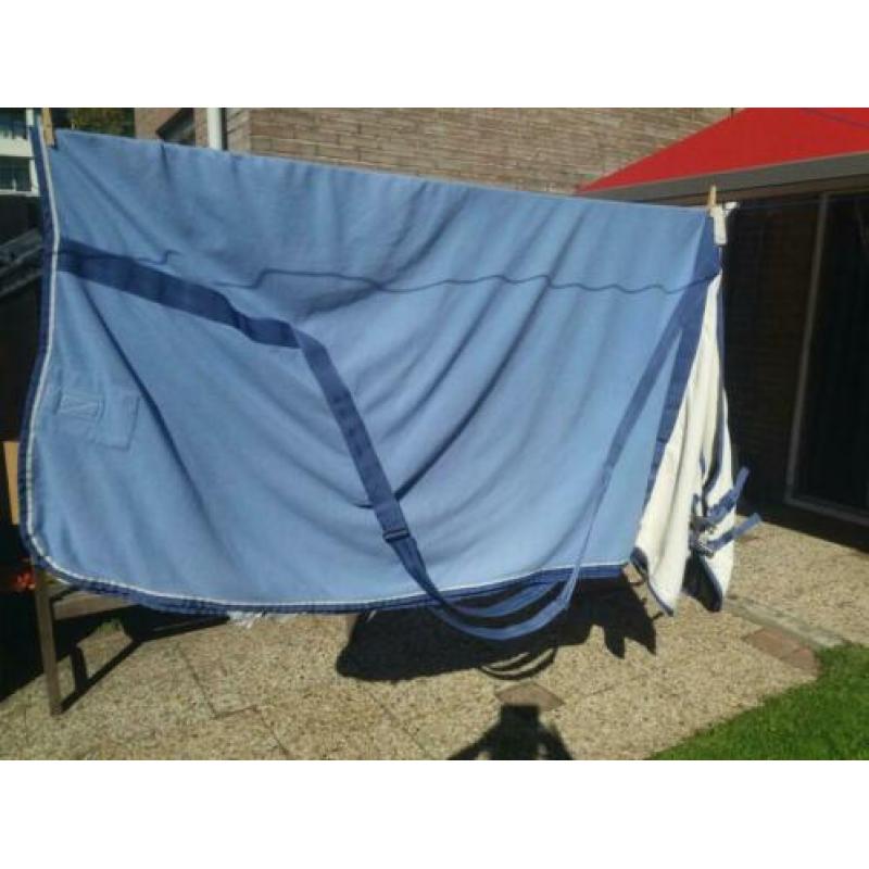 2 fleece dekens (1 met vaste hals)+4 dekjes met naam Nouveau