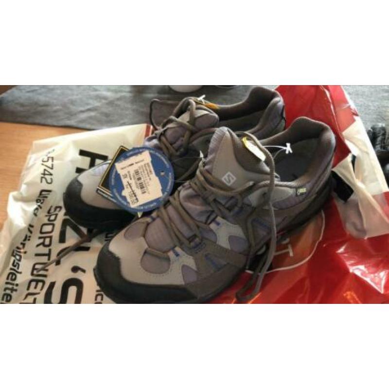 Nieuwe Salomon wandel/bergschoenen maat 42.2/3. Met Goretex