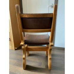 6 stoelen eiken, bruin leer, salontafel en eettafel compleet
