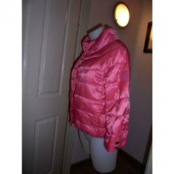 D4A Elisabetta Franchi roze dons jas gouden merk drukkers S