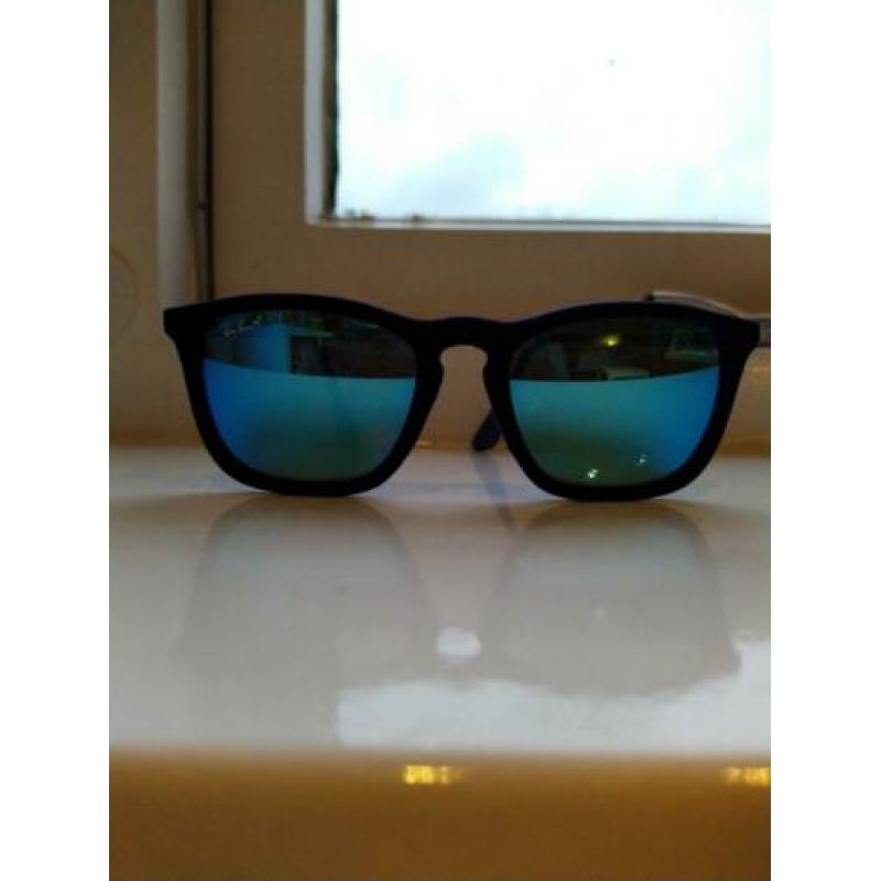 Ray-Ban zonnebril 4187 Chris Blue Velvet