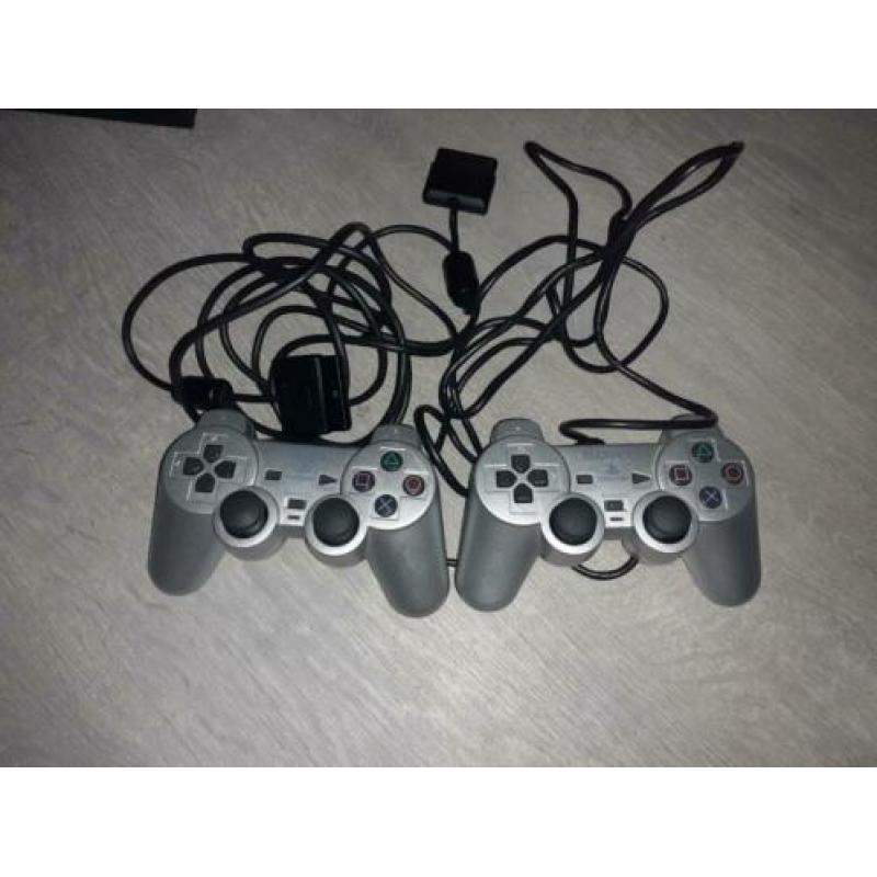 Playstation 2 + 2 controllers + memorycard + 4 games