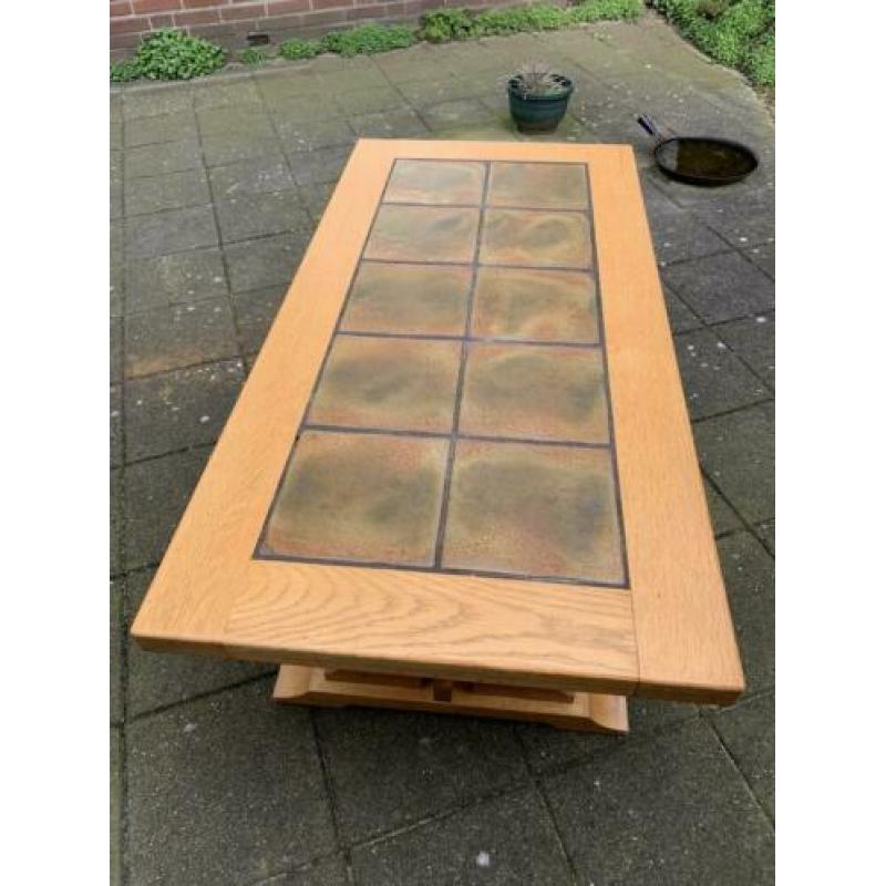 6 stoelen eiken, bruin leer, salontafel en eettafel compleet
