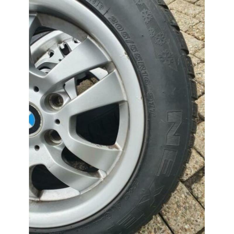 BMW 3 serie winterbanden en velgen 4.0 mm 16 inch .