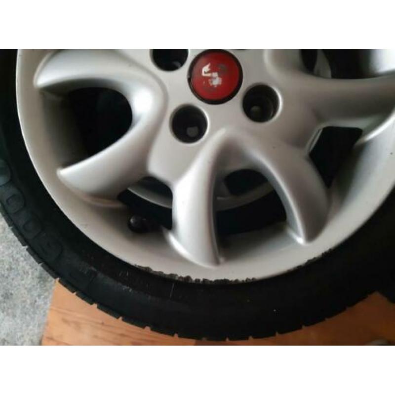 ABARTH velgen met PIRELLI banden 175/50 R14