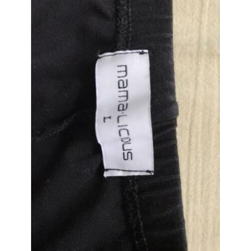 Heleboel positiekleding: legging, broek, buikbanden, bh’s..