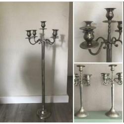 zware 1 meter hoge kandelaar en 2 5-arms tafel kandelaars