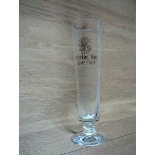 bierglas op voet Hertog Jan speciaal