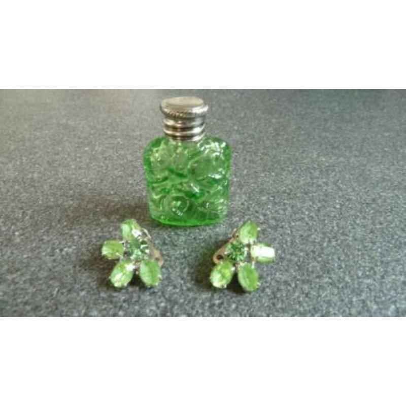 Parfumflesje met oorclips
