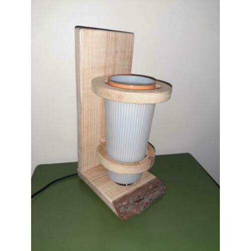 Leuke originele lamp van oude glazen kap