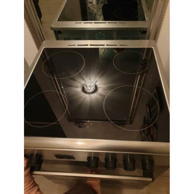 GOED LEZEN! Koenic electrische fornuis OVEN DEFECT