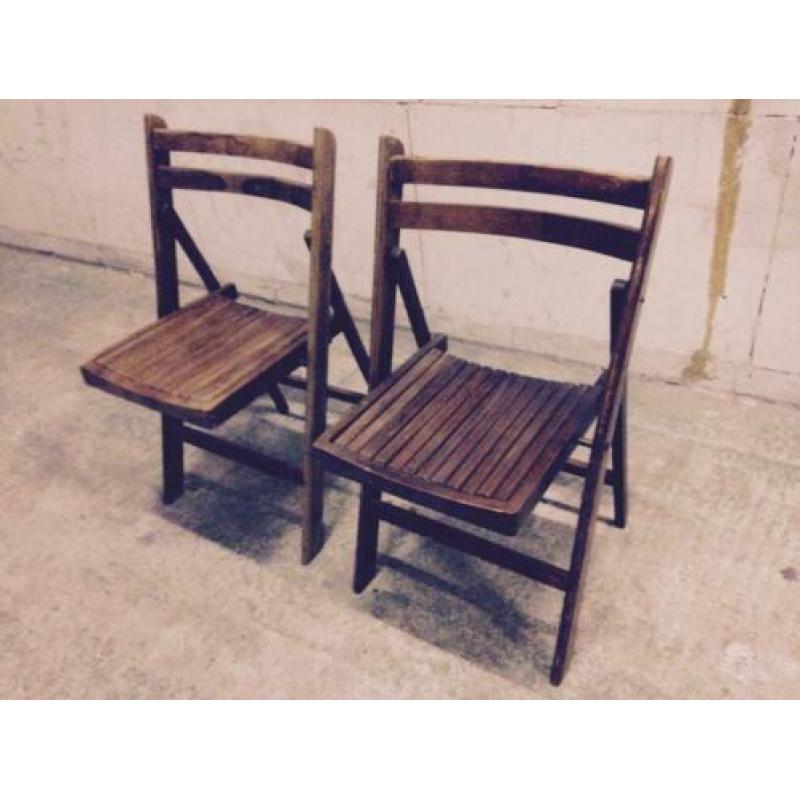 2 oude houten klapstoelen goede zit