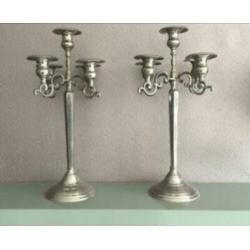 zware 1 meter hoge kandelaar en 2 5-arms tafel kandelaars