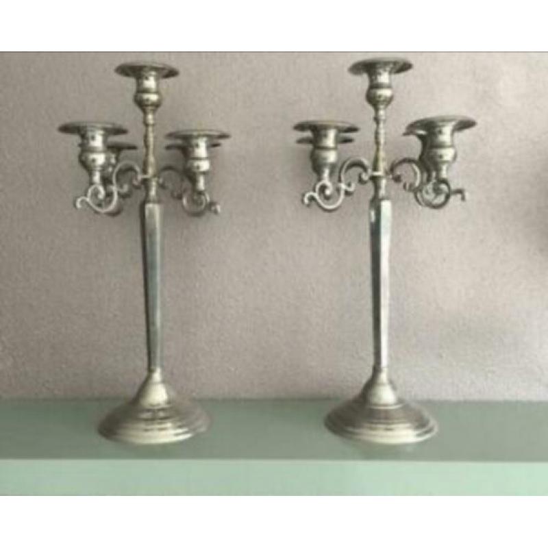zware 1 meter hoge kandelaar en 2 5-arms tafel kandelaars