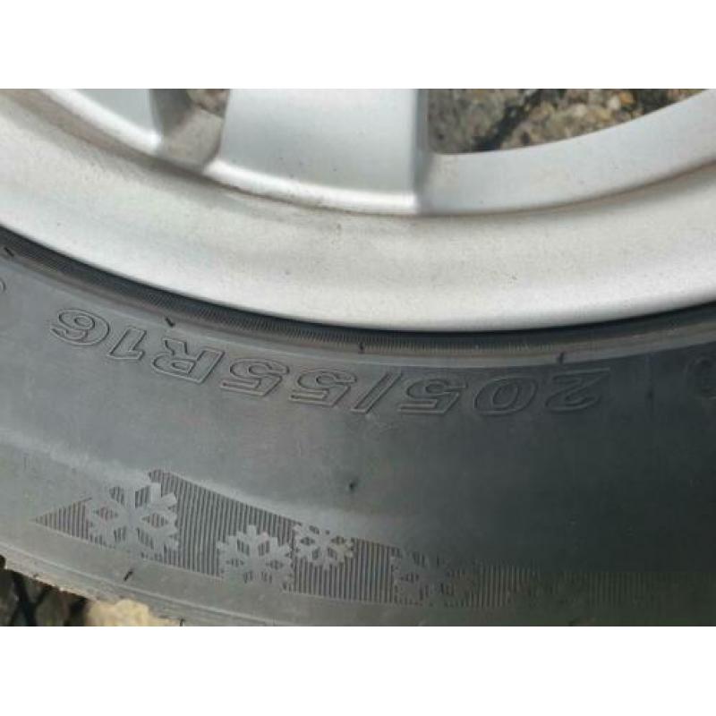 BMW 3 serie winterbanden en velgen 4.0 mm 16 inch .