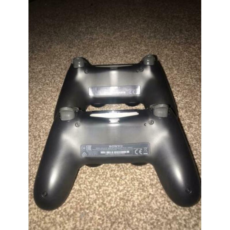 PlayStation 4, 500gb, 2 controllers en Fifa 20