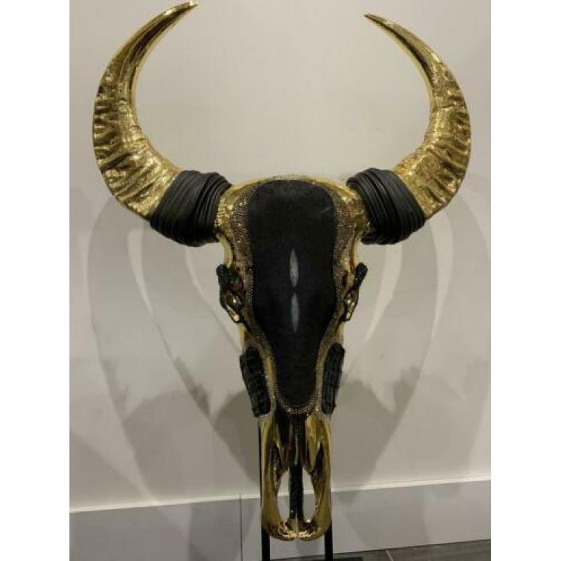 Angela gomes - The golden beauty Buffalo schedel swarovski