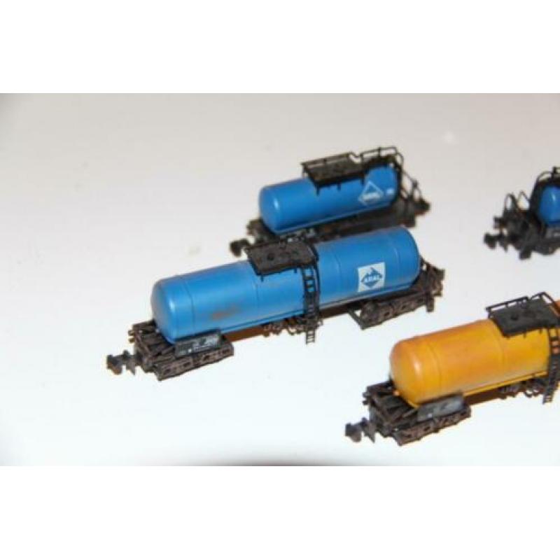 5 roco tankwagons (missen deel insteekbuffers) nette staat