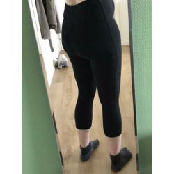 Heleboel positiekleding: legging, broek, buikbanden, bh’s..