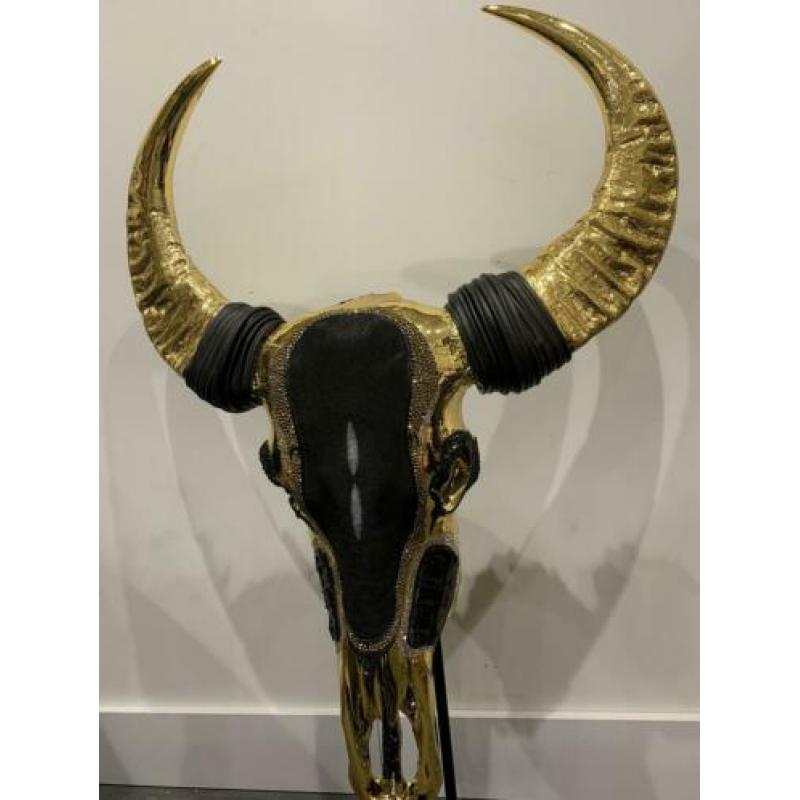 Angela gomes - The golden beauty Buffalo schedel swarovski