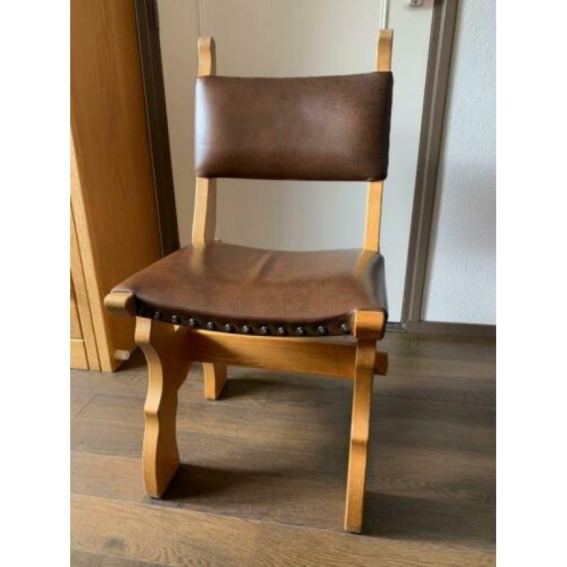 6 stoelen eiken, bruin leer, salontafel en eettafel compleet