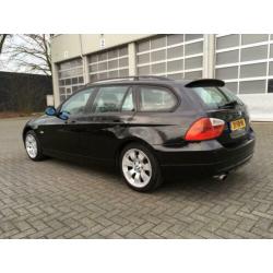 BMW 3-Serie 2.0 I 320 Touring AUT 2005 Zwart