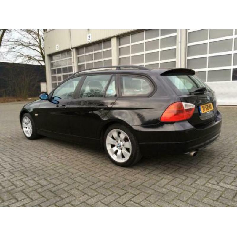 BMW 3-Serie 2.0 I 320 Touring AUT 2005 Zwart