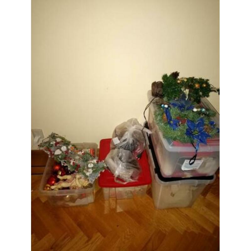 Veel soorten kerstspullen + boom