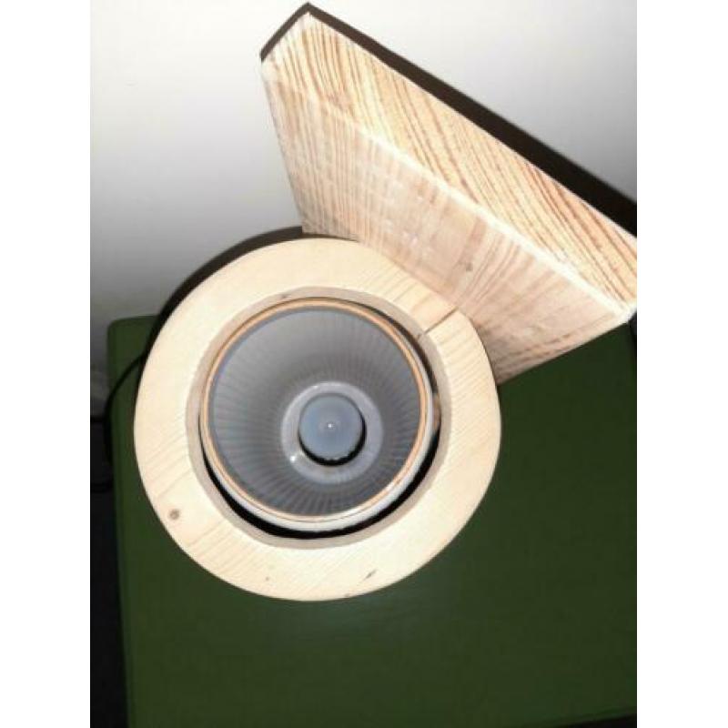 Leuke originele lamp van oude glazen kap