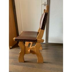 6 stoelen eiken, bruin leer, salontafel en eettafel compleet