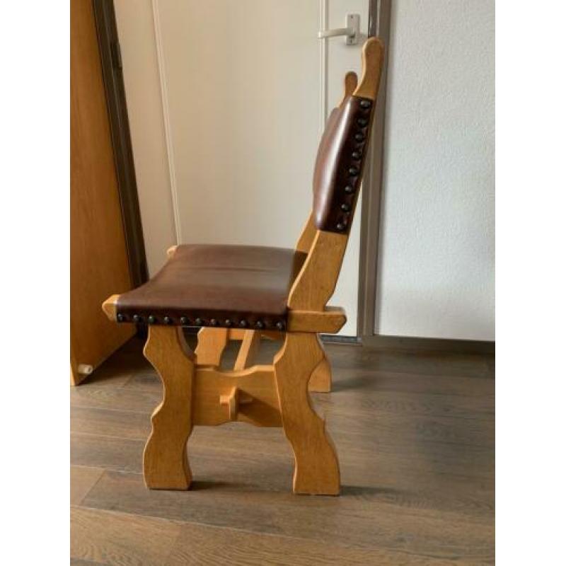 6 stoelen eiken, bruin leer, salontafel en eettafel compleet
