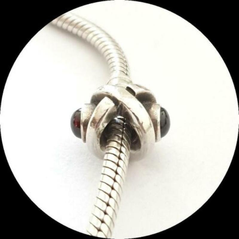 Pandora Eye 790127GR / Granaat / zilveren bedel