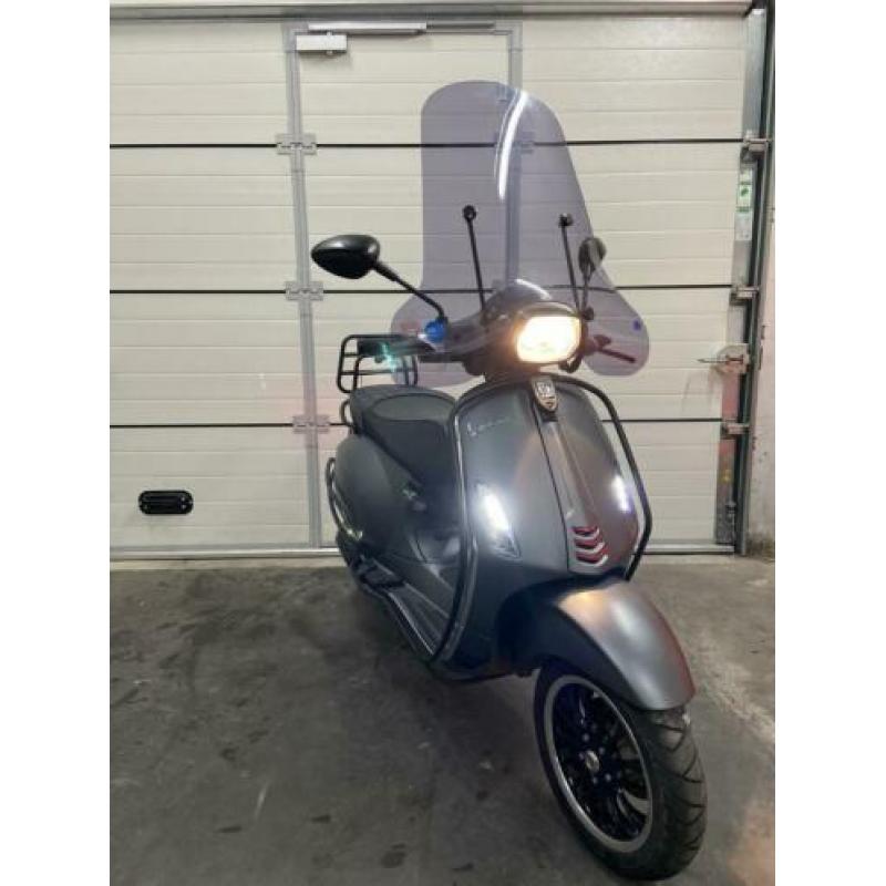 Vespa sprint 2017 Full option! “Louis Vuitton” VERKOCHT!!!